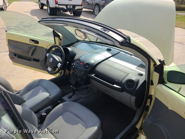 image for item DK4098 2006 Volkswagen Beetle  convertible