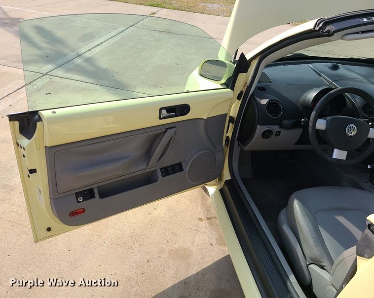 image for item DK4098 2006 Volkswagen Beetle  convertible