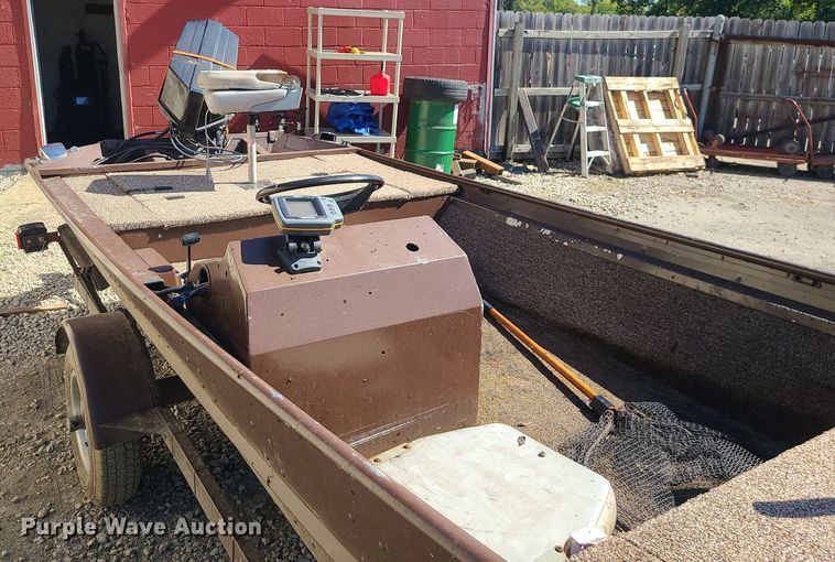 image for item DK4113 1981 Bass Tracker  boat