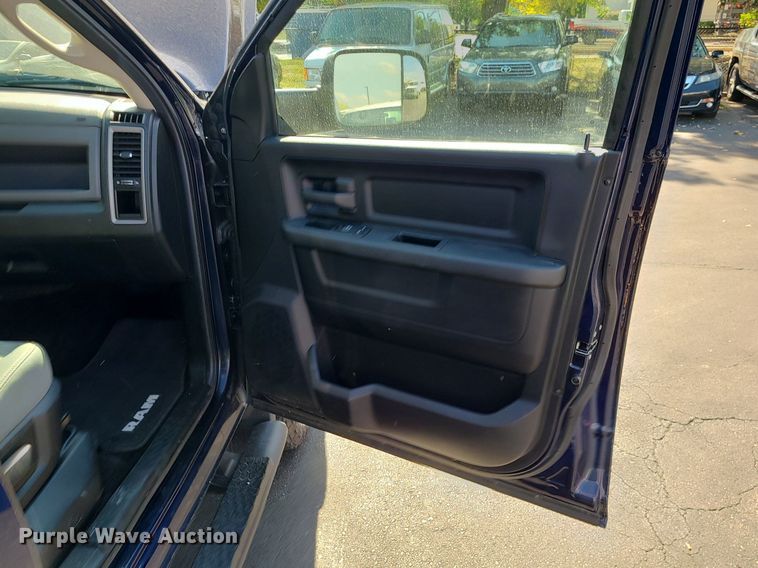 image for item DK4121 2015 Dodge Ram 2500  Crew Cab pickup truck