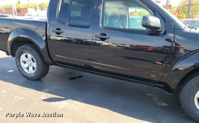 image for item DK4124 2012 Nissan Frontier  Crew Cab pickup truck