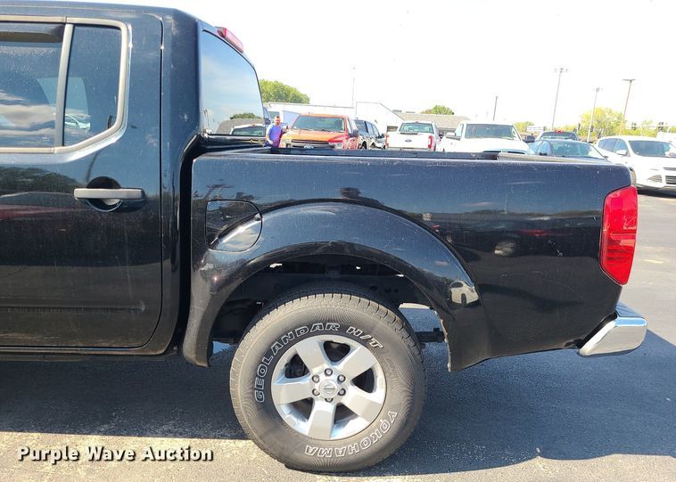 image for item DK4124 2012 Nissan Frontier  Crew Cab pickup truck