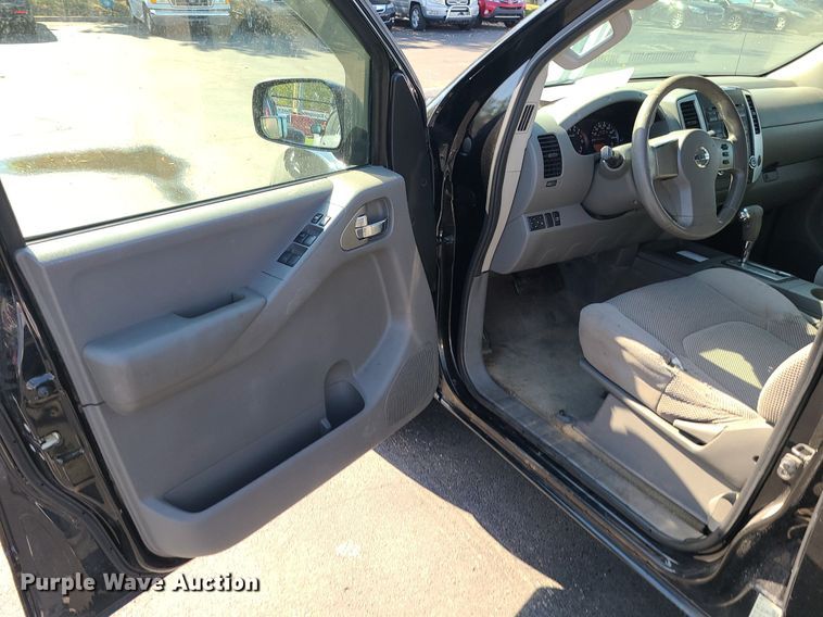 image for item DK4124 2012 Nissan Frontier  Crew Cab pickup truck