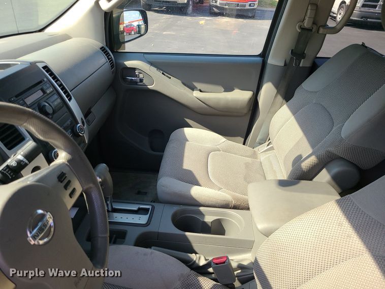 image for item DK4124 2012 Nissan Frontier  Crew Cab pickup truck