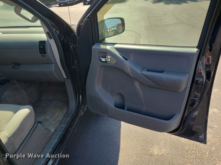 image for item DK4124 2012 Nissan Frontier  Crew Cab pickup truck