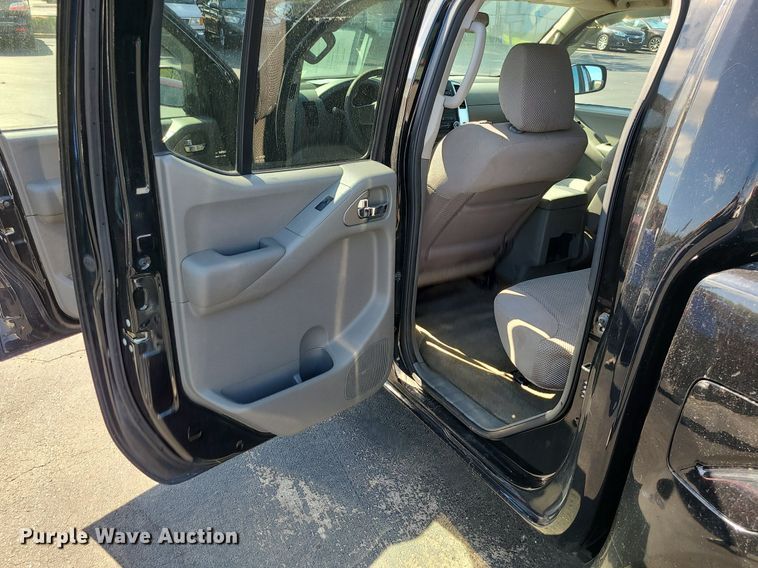 image for item DK4124 2012 Nissan Frontier  Crew Cab pickup truck