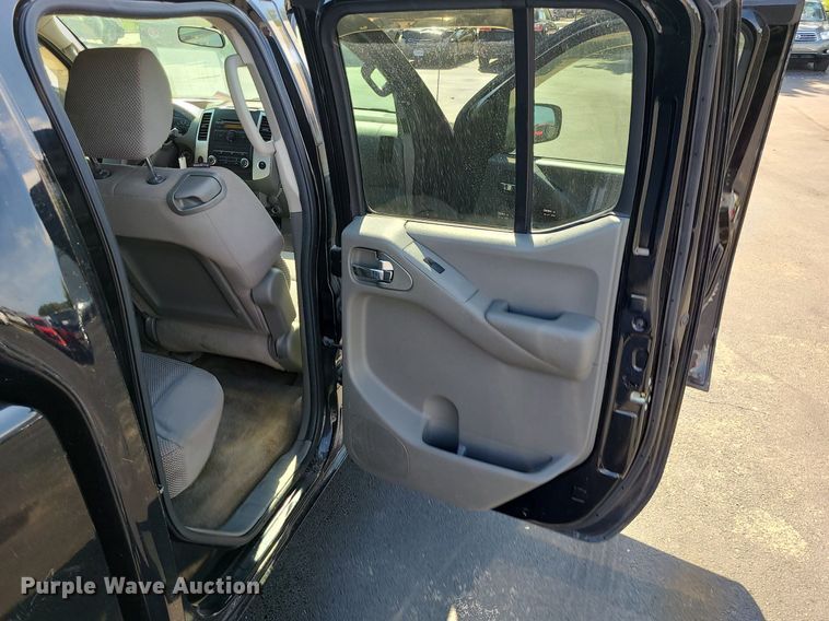 image for item DK4124 2012 Nissan Frontier  Crew Cab pickup truck