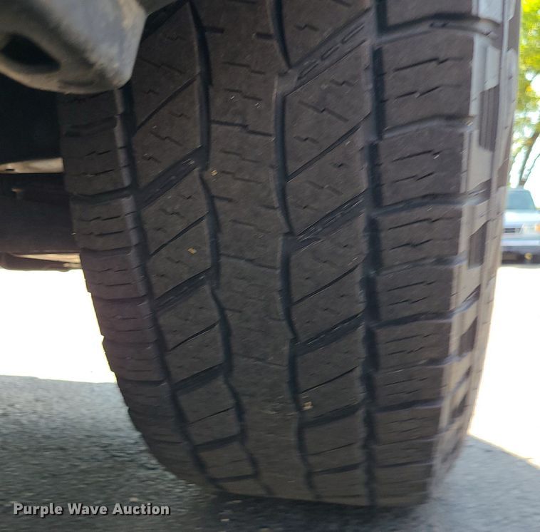 image for item DK4124 2012 Nissan Frontier  Crew Cab pickup truck