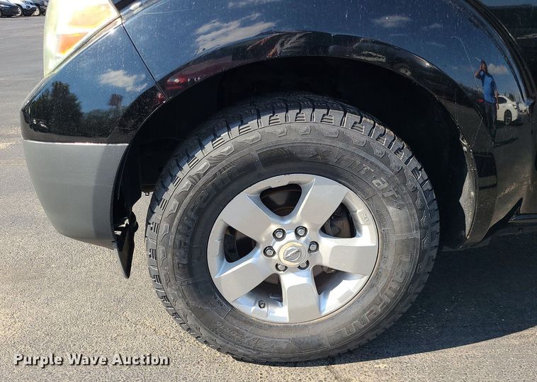 image for item DK4124 2012 Nissan Frontier  Crew Cab pickup truck