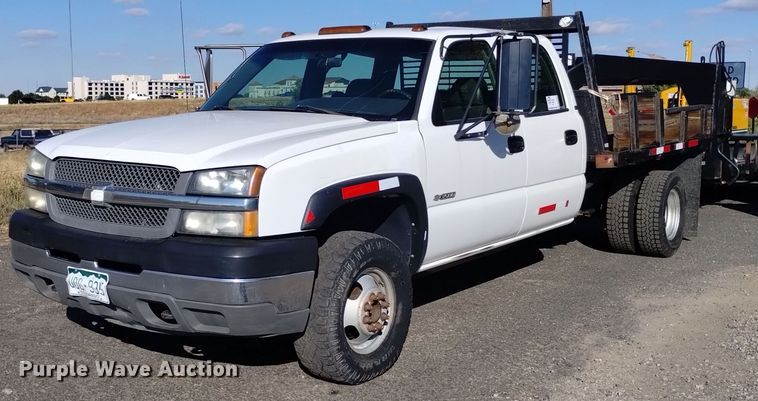 image for item DK8840 2004 Chevrolet Silverado 3500  Crew Cab flatbed pickup truck