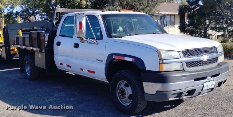 image for item DK8840 2004 Chevrolet Silverado 3500  Crew Cab flatbed pickup truck