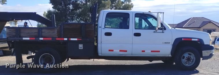 image for item DK8840 2004 Chevrolet Silverado 3500  Crew Cab flatbed pickup truck