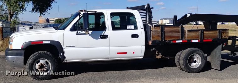 image for item DK8840 2004 Chevrolet Silverado 3500  Crew Cab flatbed pickup truck