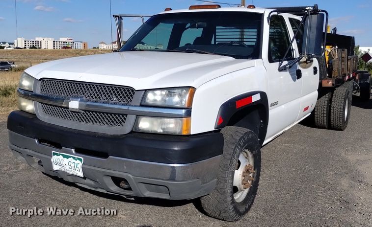 image for item DK8840 2004 Chevrolet Silverado 3500  Crew Cab flatbed pickup truck