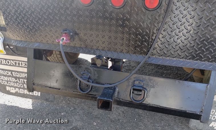 image for item DK8840 2004 Chevrolet Silverado 3500  Crew Cab flatbed pickup truck