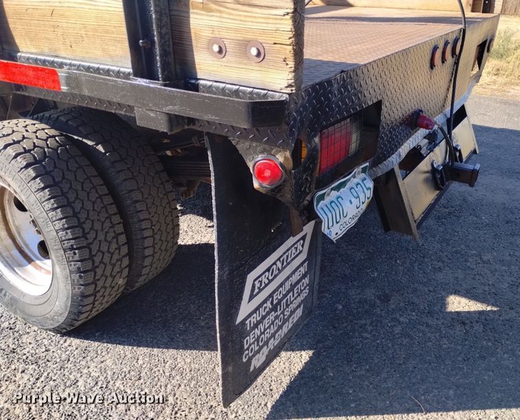 image for item DK8840 2004 Chevrolet Silverado 3500  Crew Cab flatbed pickup truck