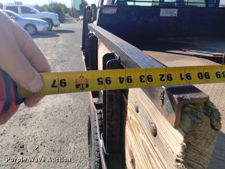 image for item DK8840 2004 Chevrolet Silverado 3500  Crew Cab flatbed pickup truck