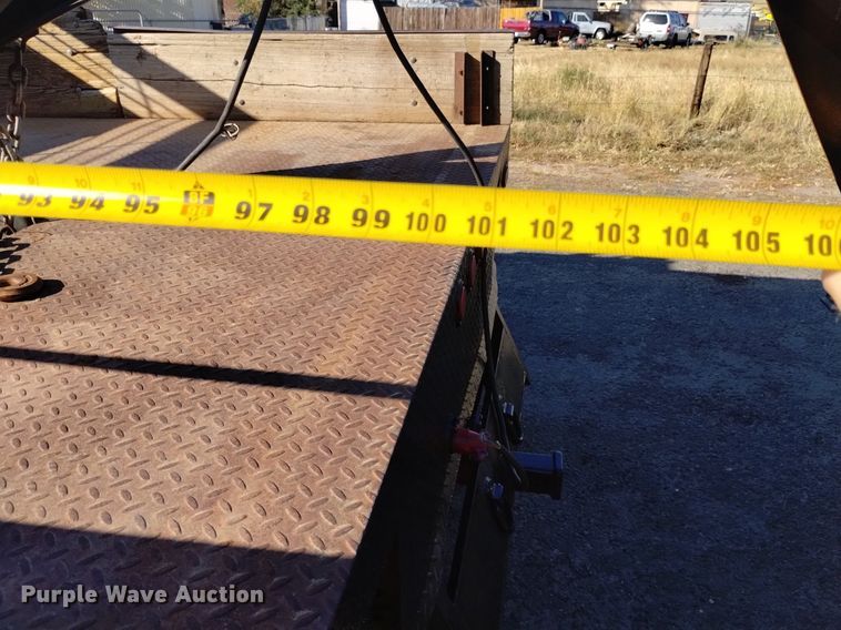 image for item DK8840 2004 Chevrolet Silverado 3500  Crew Cab flatbed pickup truck