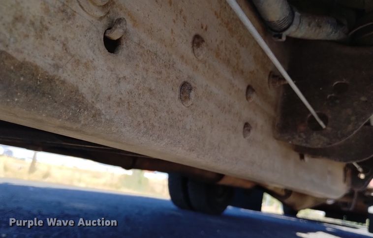 image for item DK8840 2004 Chevrolet Silverado 3500  Crew Cab flatbed pickup truck