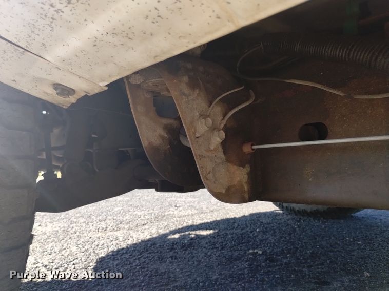 image for item DK8840 2004 Chevrolet Silverado 3500  Crew Cab flatbed pickup truck