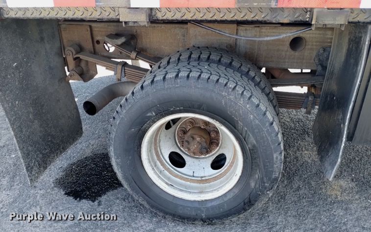 image for item DK8840 2004 Chevrolet Silverado 3500  Crew Cab flatbed pickup truck