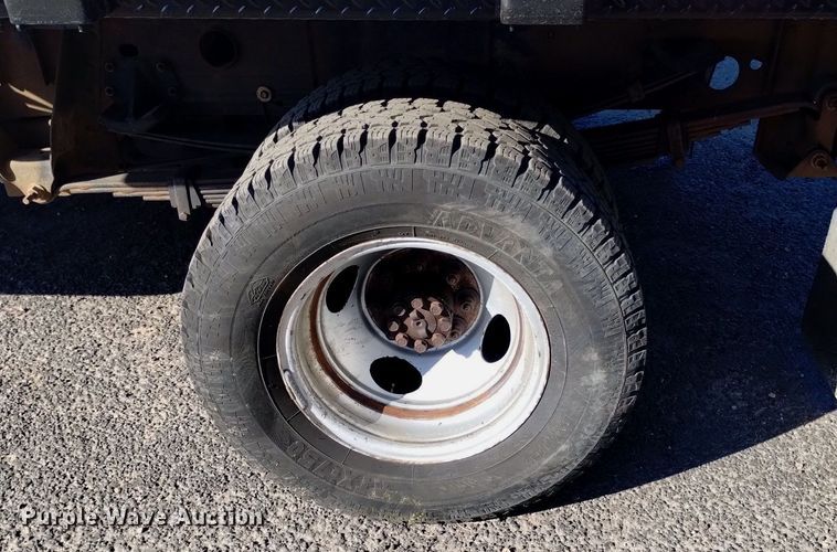 image for item DK8840 2004 Chevrolet Silverado 3500  Crew Cab flatbed pickup truck