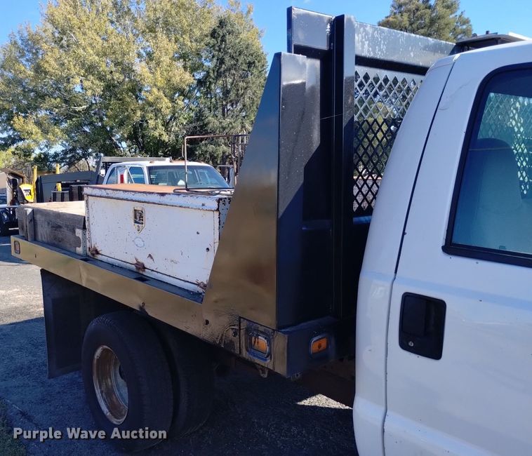 image for item DK8844 2000 Ford F350 Super Duty XL  flatbed pickup truck