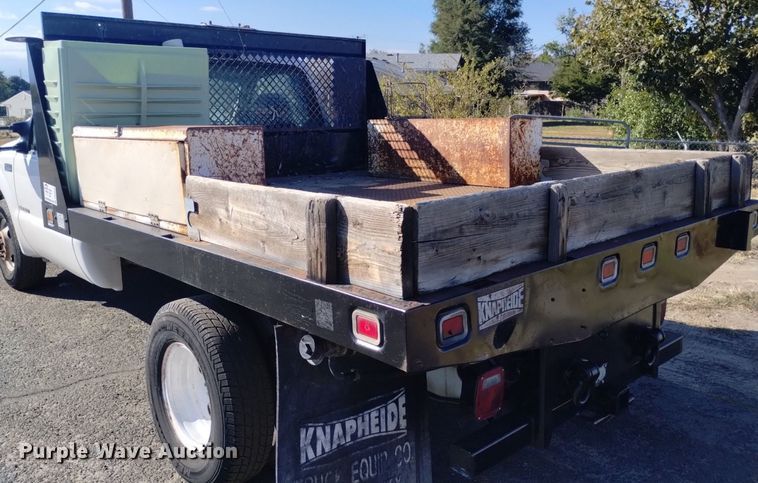 image for item DK8844 2000 Ford F350 Super Duty XL  flatbed pickup truck