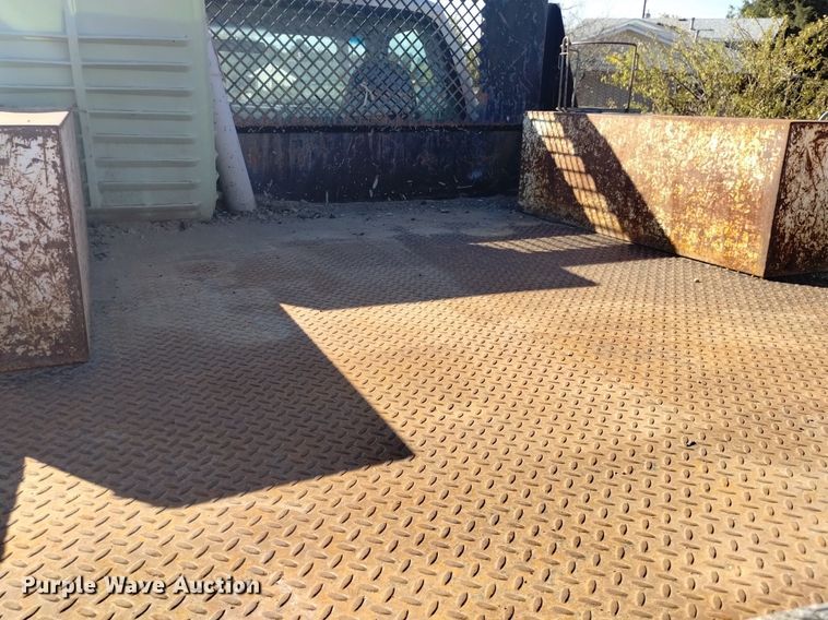 image for item DK8844 2000 Ford F350 Super Duty XL  flatbed pickup truck