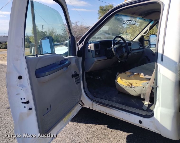 image for item DK8844 2000 Ford F350 Super Duty XL  flatbed pickup truck