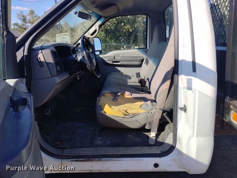 image for item DK8844 2000 Ford F350 Super Duty XL  flatbed pickup truck