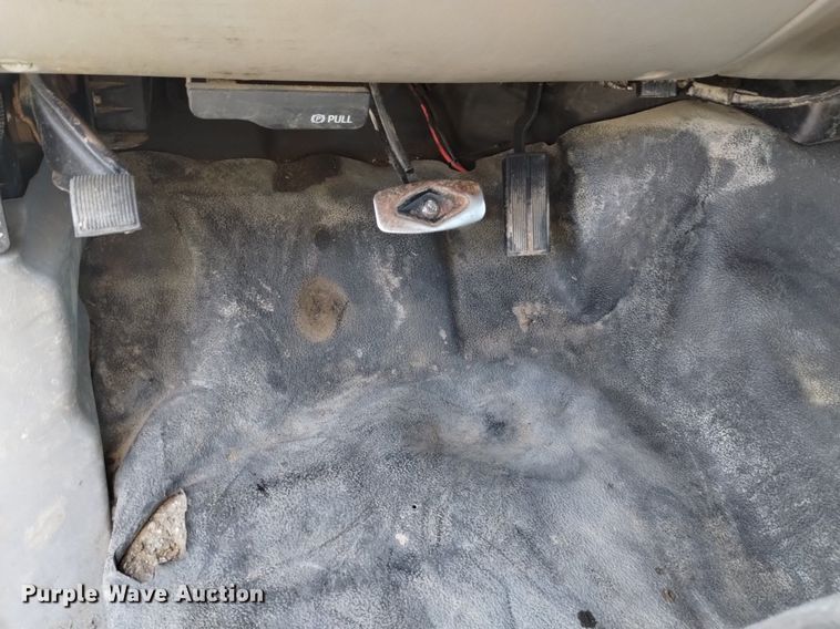 image for item DK8844 2000 Ford F350 Super Duty XL  flatbed pickup truck