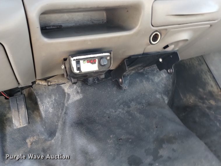 image for item DK8844 2000 Ford F350 Super Duty XL  flatbed pickup truck