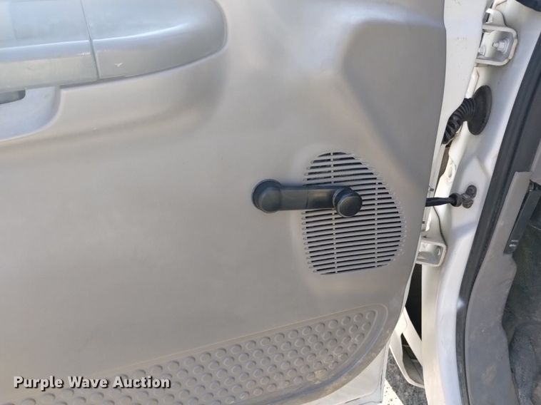 image for item DK8844 2000 Ford F350 Super Duty XL  flatbed pickup truck