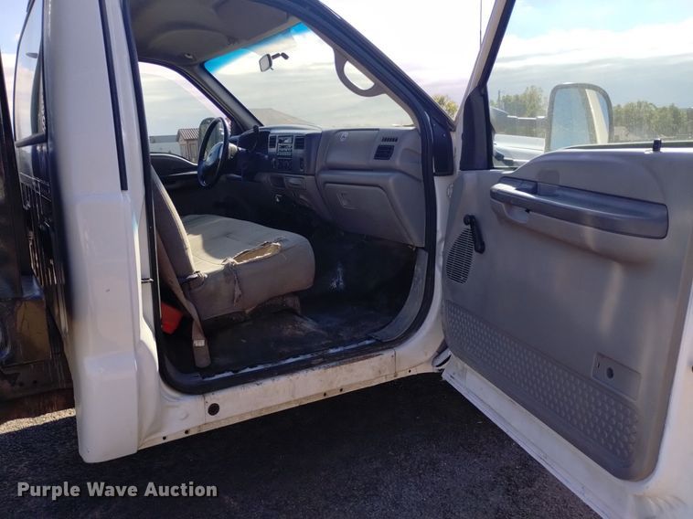 image for item DK8844 2000 Ford F350 Super Duty XL  flatbed pickup truck