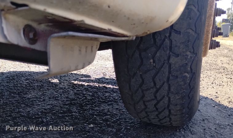 image for item DK8844 2000 Ford F350 Super Duty XL  flatbed pickup truck