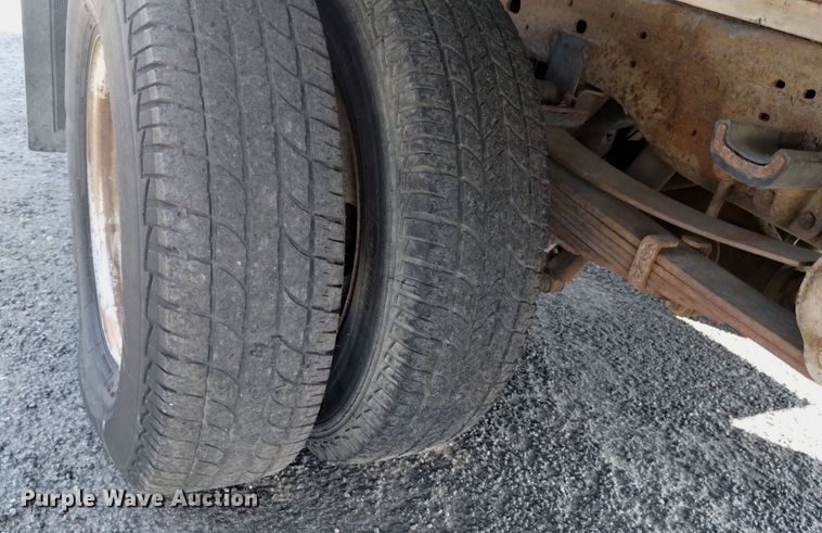 image for item DK8844 2000 Ford F350 Super Duty XL  flatbed pickup truck