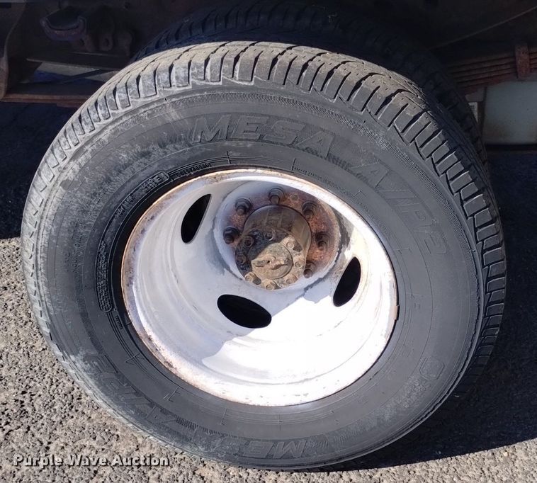 image for item DK8844 2000 Ford F350 Super Duty XL  flatbed pickup truck