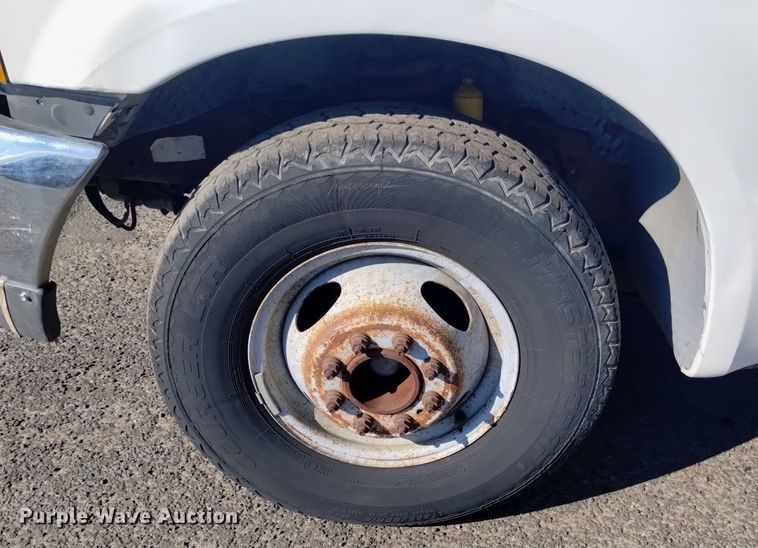 image for item DK8844 2000 Ford F350 Super Duty XL  flatbed pickup truck