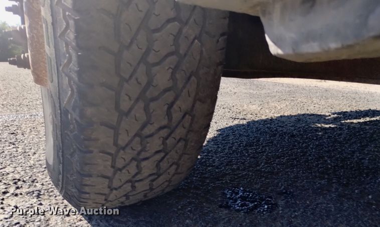 image for item DK8844 2000 Ford F350 Super Duty XL  flatbed pickup truck