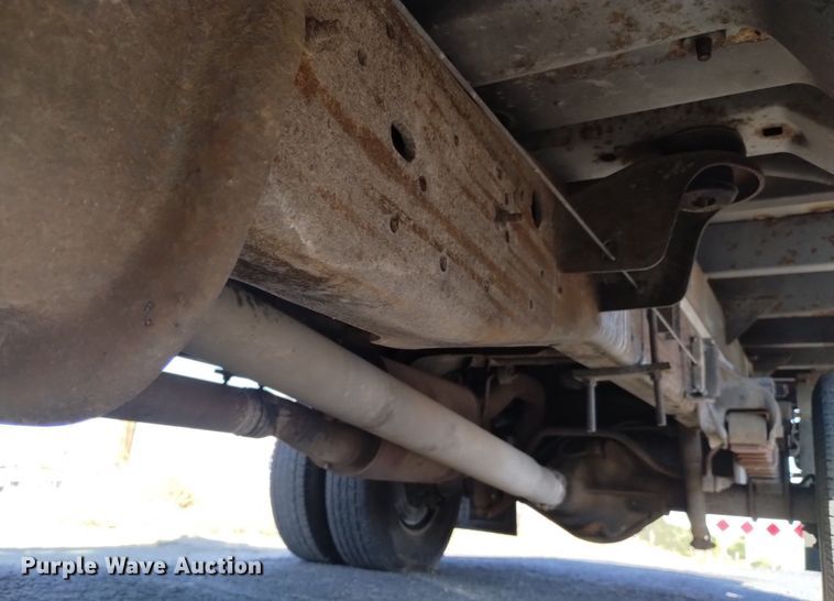 image for item DK8844 2000 Ford F350 Super Duty XL  flatbed pickup truck