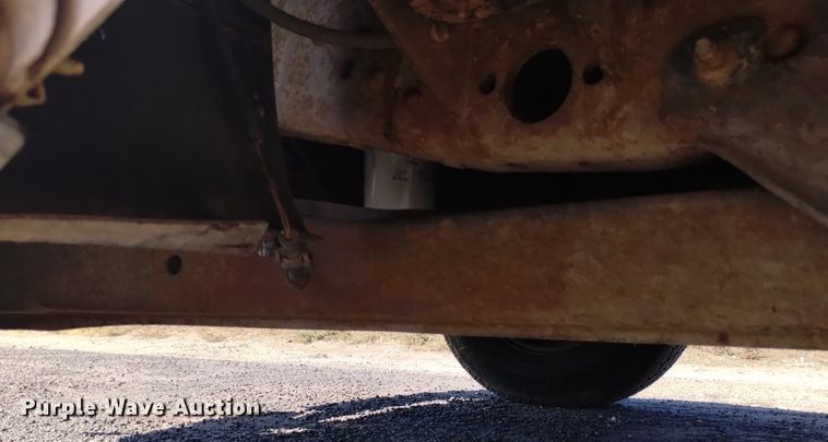 image for item DK8844 2000 Ford F350 Super Duty XL  flatbed pickup truck