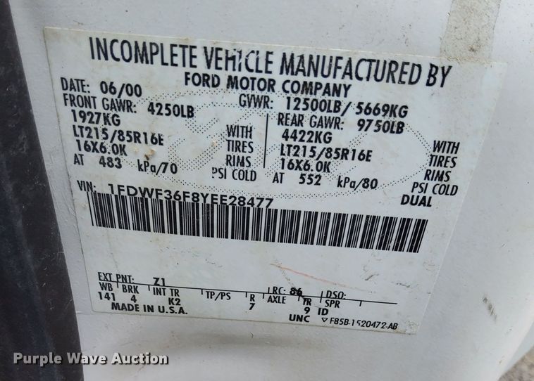 image for item DK8844 2000 Ford F350 Super Duty XL  flatbed pickup truck