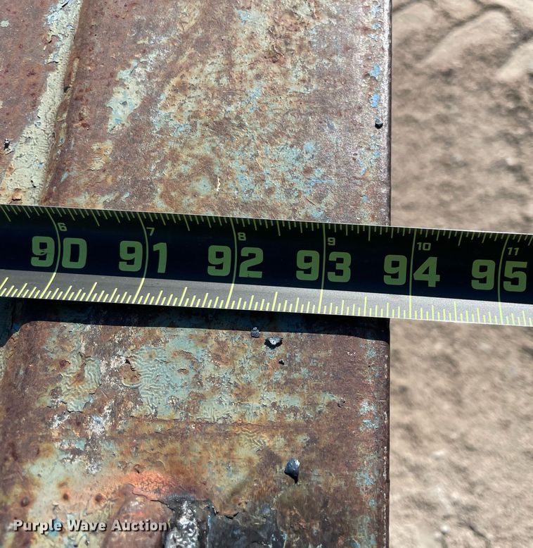 image for item DM0374 2002 Isuzu NPR  flatbed truck