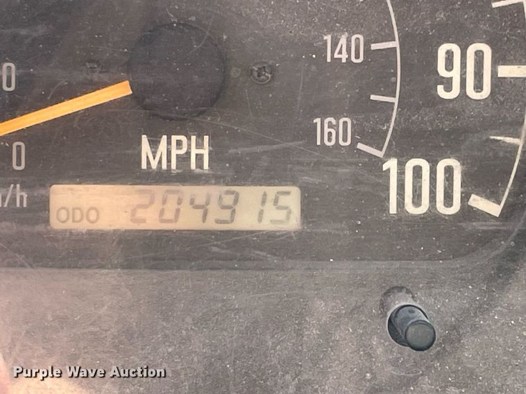 image for item DM0374 2002 Isuzu NPR  flatbed truck