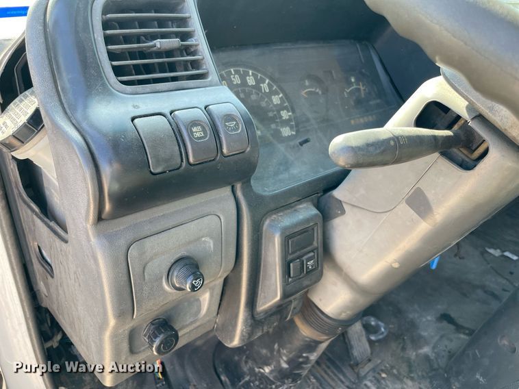 image for item DM0374 2002 Isuzu NPR  flatbed truck