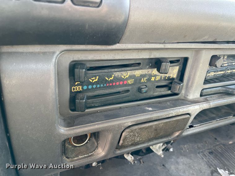 image for item DM0374 2002 Isuzu NPR  flatbed truck