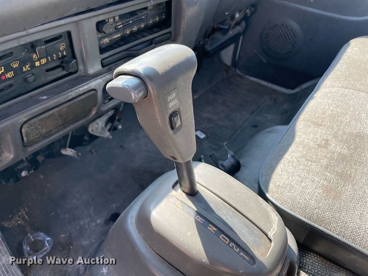 image for item DM0374 2002 Isuzu NPR  flatbed truck