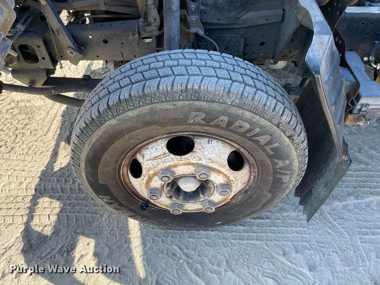 image for item DM0374 2002 Isuzu NPR  flatbed truck