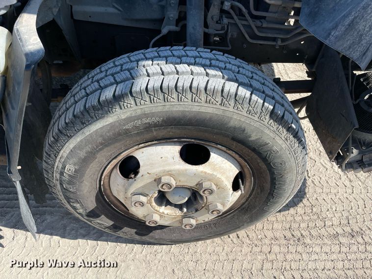 image for item DM0374 2002 Isuzu NPR  flatbed truck